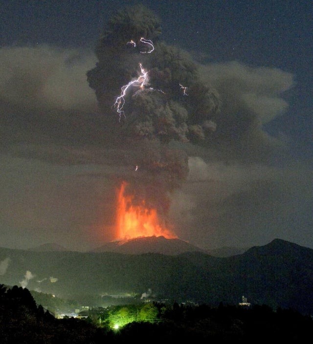 17. Volcan et tempête