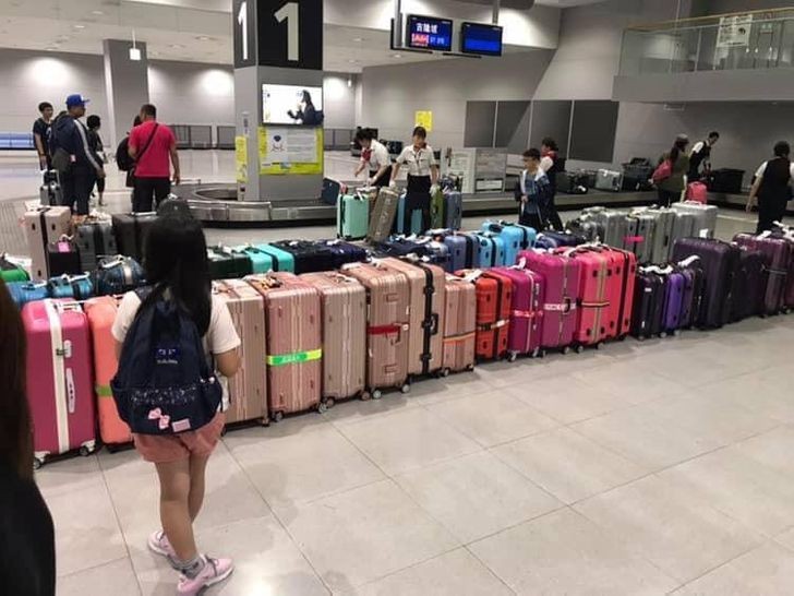 10. Negli aeroporti, i bagagli sono sistemati secondo una precisa scala cromatica...