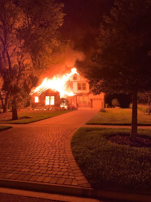 Kijk... mijn huis is letterlijk in vlammen opgegaan... Erger dan dit...