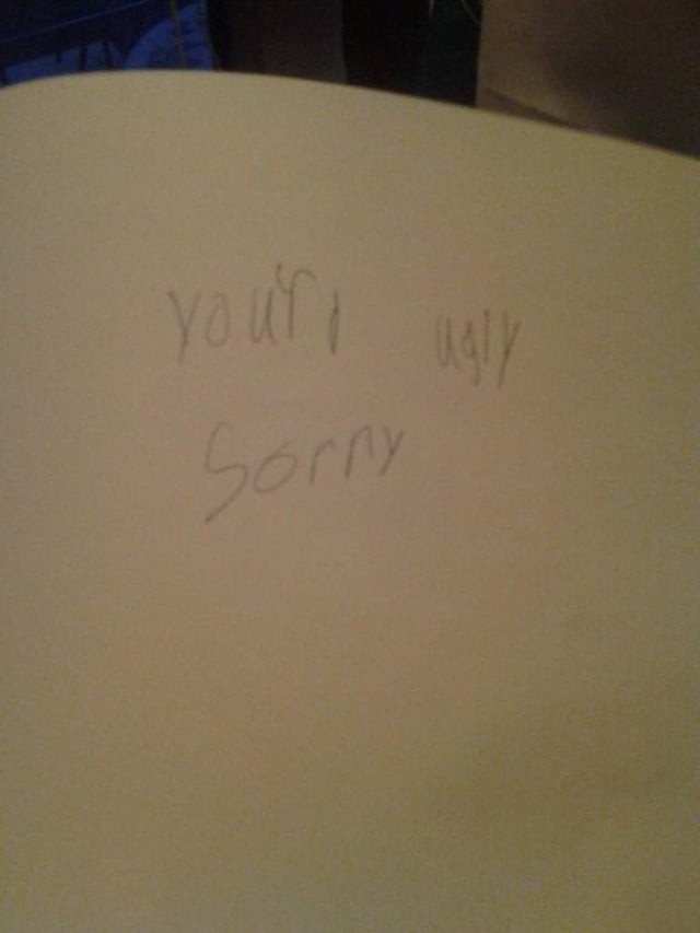 Ho trovato questo messaggio sul diario di mia figlia di 5 anni: "Scusami, ma sei brutta!"