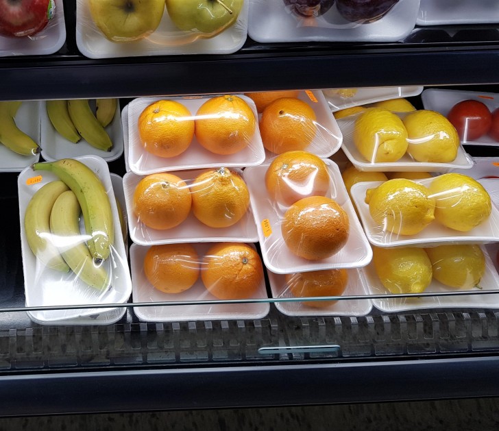 Wenn Sie Obst und Gemüse für die Woche einkaufen, riskieren Sie, eine Wagenladung Plastikmüll mit nach Hause zu bringen