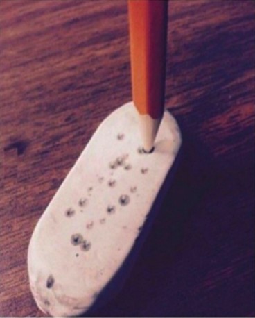 Quando avevamo una matita una gomma a portata di mano, tutti abbiamo fatto questa cosa!