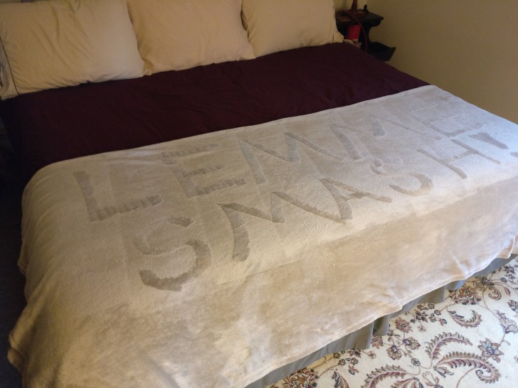 ¡Cuando he descubierto que logro dejar mensajes sobre las sábanas de mi novia!