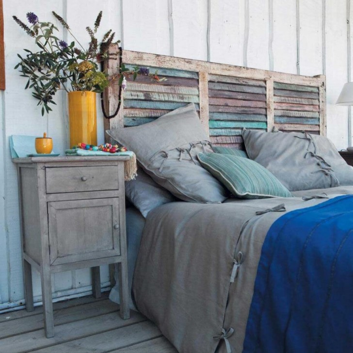 8. Usate i colori della stanza da letto per creare una testiera dal fascino country