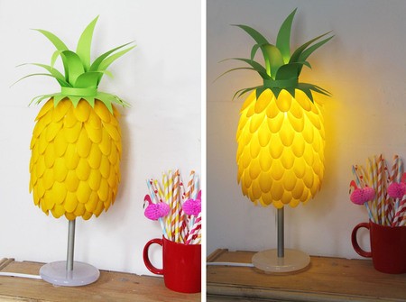 8. Questo ananas è fatto di cucchiai di plastica dipinti!