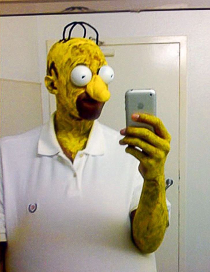 Combien de temps lui a-t-il fallu pour se maquiller et ressembler à Homer Simpson ?