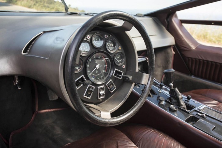 9. Le tableau de bord de la Maserati Boomerang, en 1972, était vraiment un exemple de conception automobile de pointe