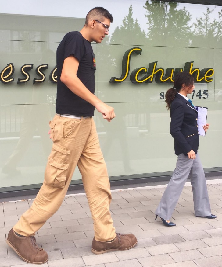 6. Mannen med de största fötterna är Jeison Orlando Rodríguez Hernández, från Venezuela, och han behöver åka till Tyskland för att få sina skor skräddarsydda