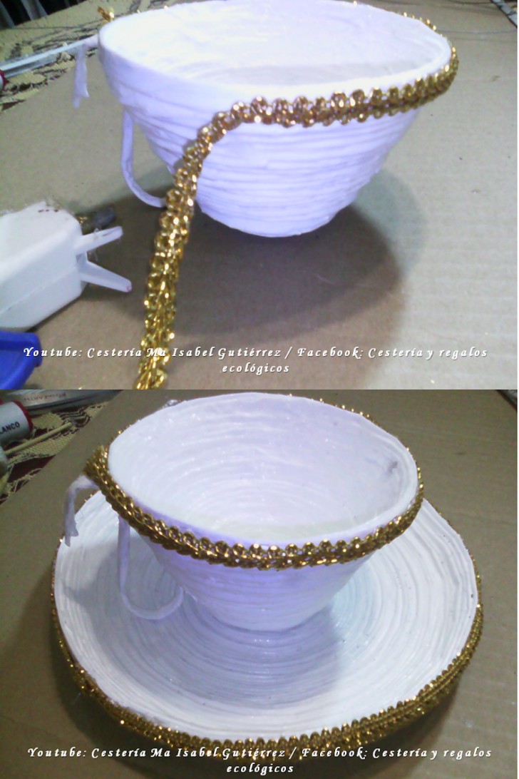 3. Guarnite il bordo della tazza e del piatto con la guarnizione dorata (una passamaneria o qualsiasi altra che vogliate)