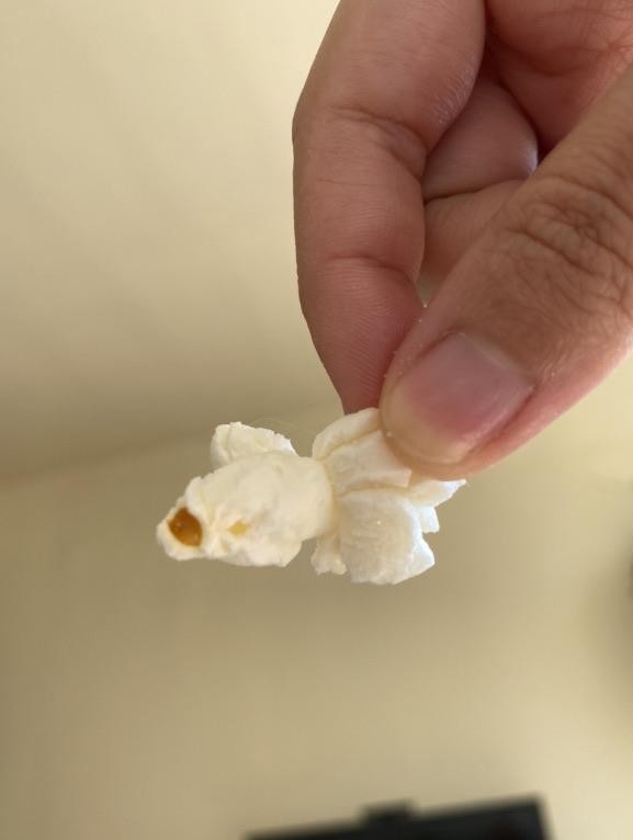 Ein kleines Popcorn, das aussieht wie ein kleiner Fisch!