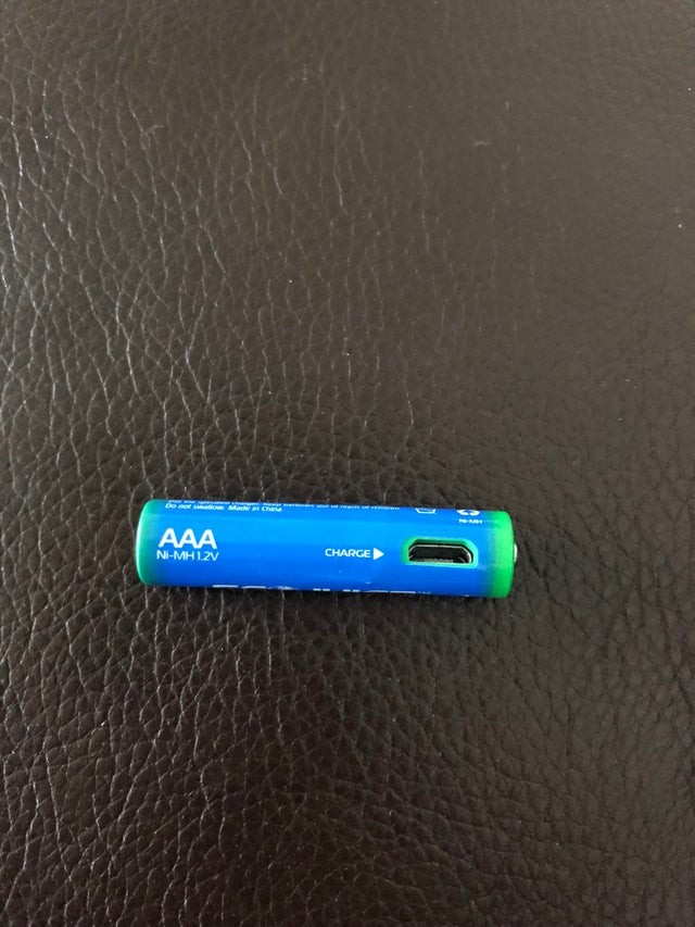 9. Une pile pour les petits appareils qui peut être rechargée via une prise USB