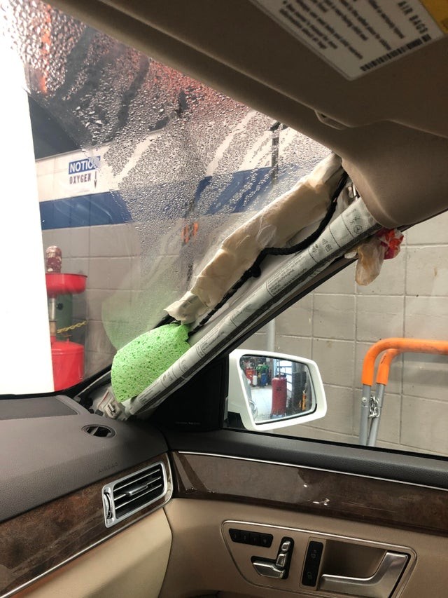 1. Le client se plaignait de fuites d'eau dans sa voiture : peut-être était-il préférable de les résoudre plus tôt plutôt que de cette façon
