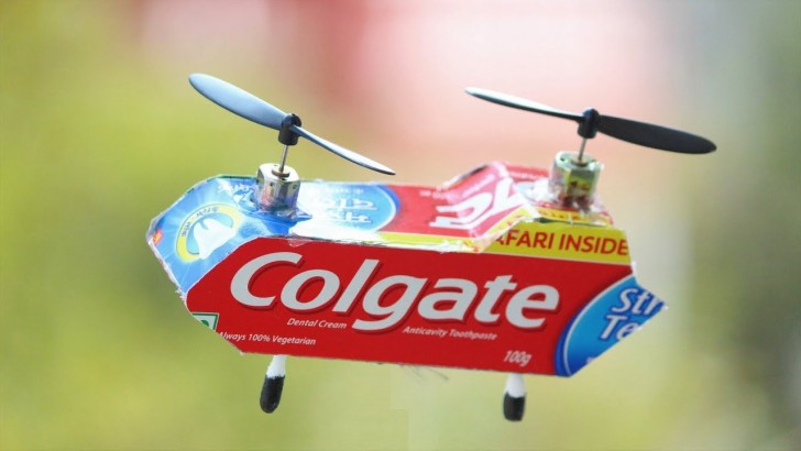 1. Un elicottero fatto con la scatola del dentifricio