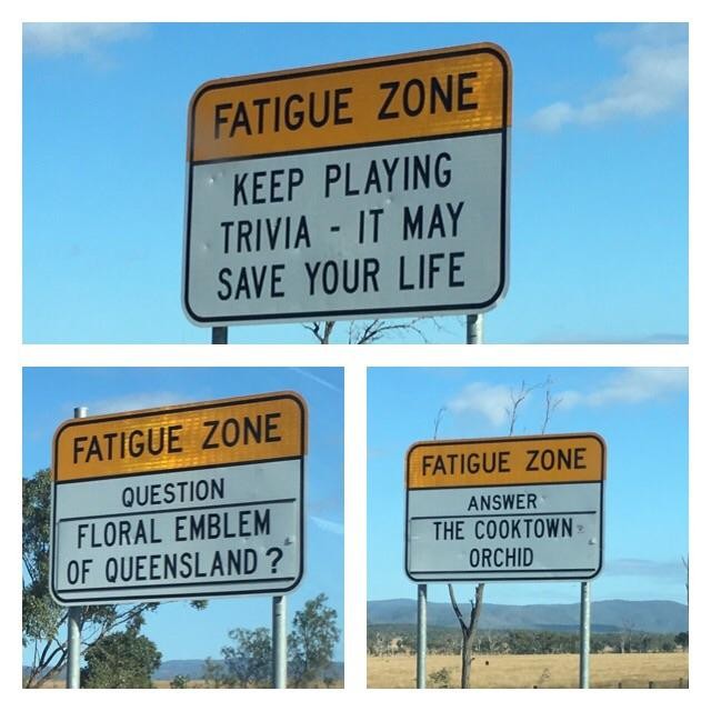 Einige Straßen in Australien sind so lang und eintönig, dass es Schilder gibt, die Autofahrer zu Spielen einladen, um wach zu bleiben.