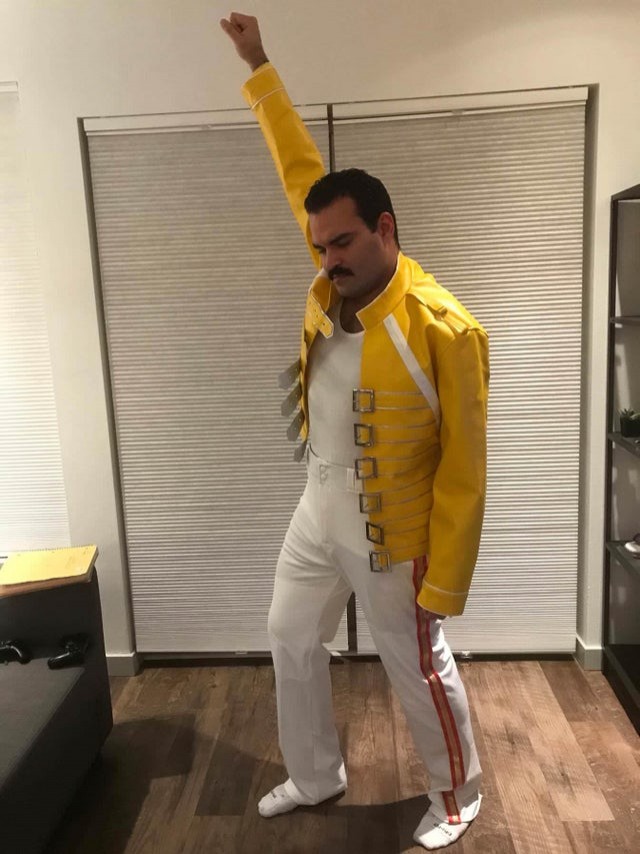 L'immanquable costume de Freddie Mercury...
