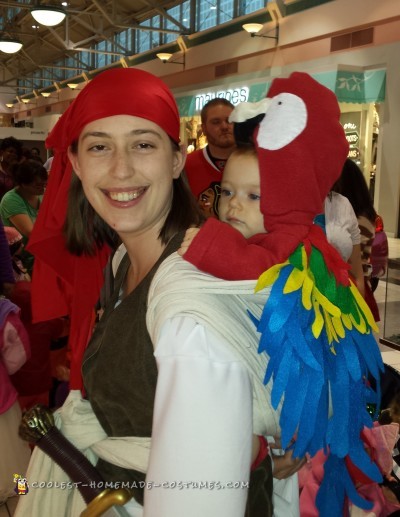 Une mère et sa petite fille qui ont l'air de sortir d'un film de pirates !
