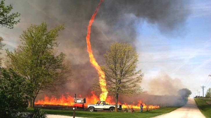 Quando il calore sprigionato da un incendio è grande, si possono creare dei veri e propri vortici di fuoco, chiamati anche "firenado".