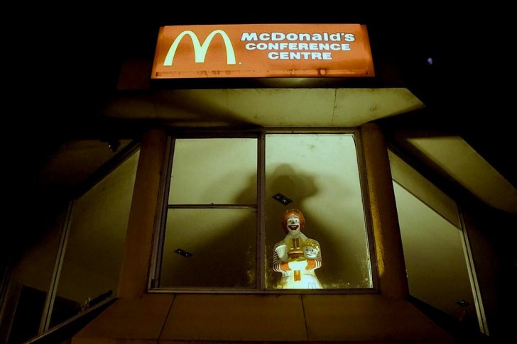 6. Il McDonald Conference Center sembra piuttosto il set di un film horror