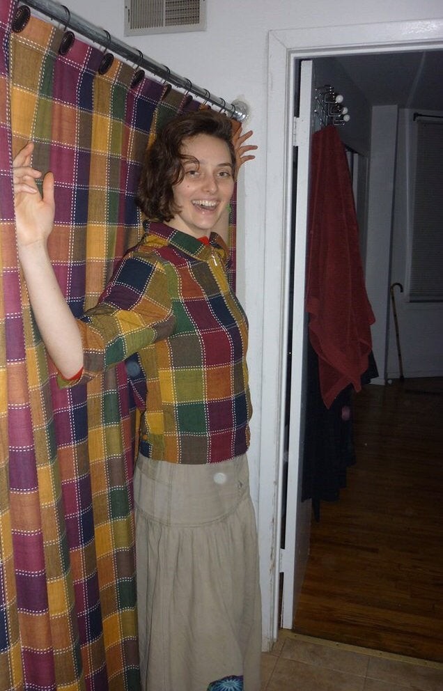 1. Meine Freundin kam zum ersten Mal zu mir nach Hause und trug ein Hemd, das mit meinem Duschvorhang identisch ist!