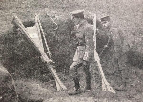 16. Das Katapult, mit dem britische Soldaten Granaten aus den Schützengräben werfen