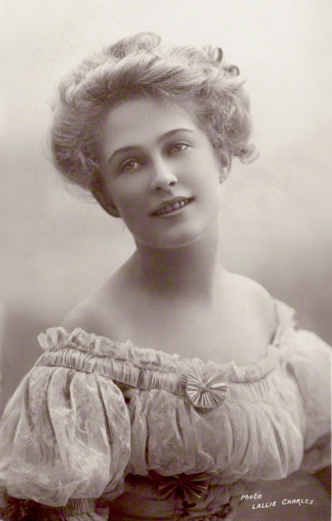 9. Pauline Chase (1885 - 1962) performed on stage in both the United States and the United Kingdom