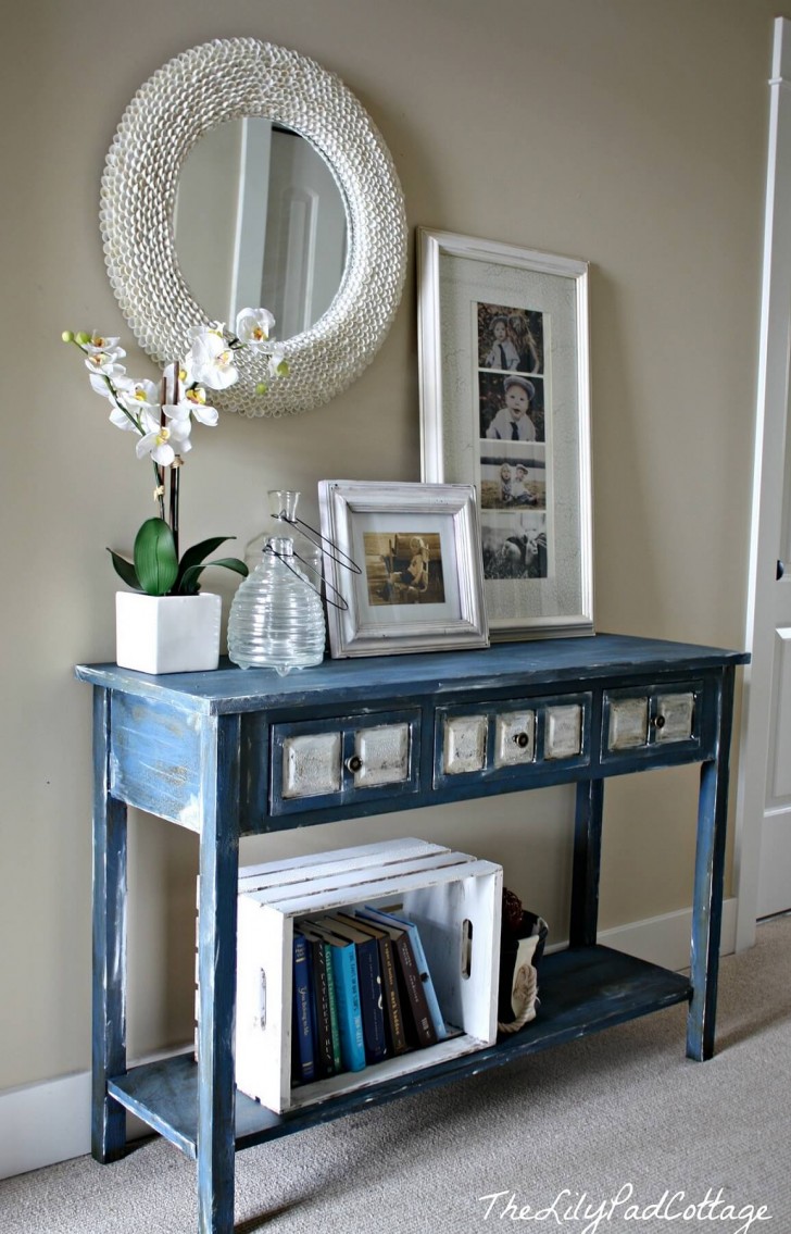 2. Mooie blauwe kleur voor een zeer elegant vintage effect dat opvalt tegen het wit van de kamer