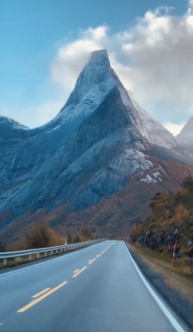 9. Une montagne norvégienne dans toute sa majesté