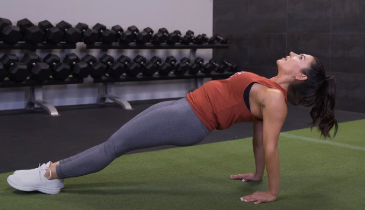 5. Reverse Plank: un plank al contrario, davvero molto efficace per l'addome!