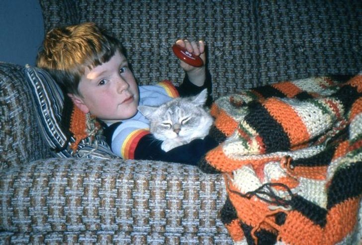 They may not be among the warmest animals, but it seems that this cat and its owner are having a good time on the sofa!