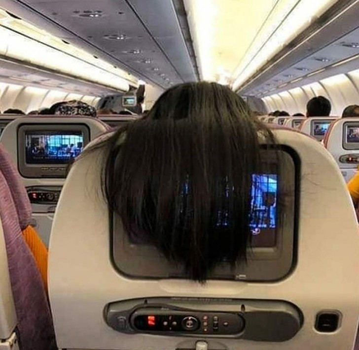 1. Das wird ein großartiger Flug... Monitor auf Wiedersehen, ich schaue besser auf den Monitor des vorderen Passagiers!