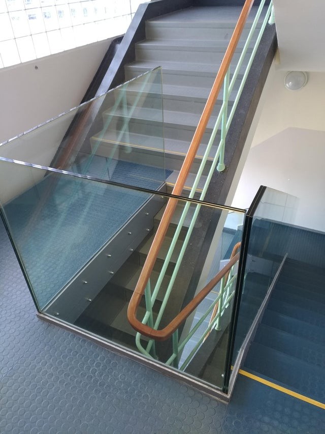20. Il faut beaucoup d'ingéniosité pour comprendre le fonctionnement de ces escaliers...