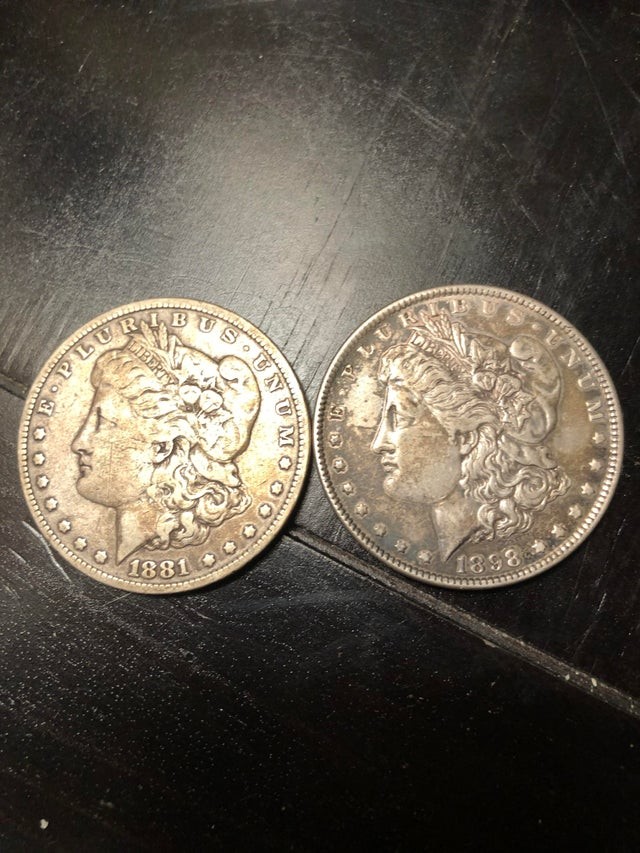 13. Ho appena trovato per puro caso in un cassetto due monete da un dollaro del 1881 e del 1898: chissà quanto valgono!