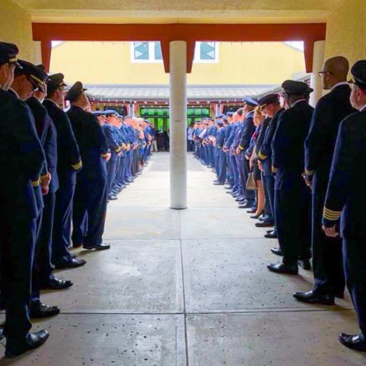 4. Mais de 100 pilotos compareceram ao funeral da filha de seu colega, que morreu no massacre na escola Marjory Stoneman Douglas High School