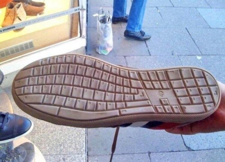 18. La chaussure que tous les fans d'informatique - ou d'écriture ! -voudraient avoir !