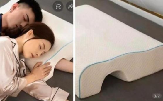 2. Il cuscino perfetto per le coppie che dormono in quella posizione!