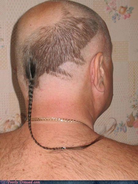 Wer hätte den Mut, mit diesem Haarschnitt herumzulaufen? Er!