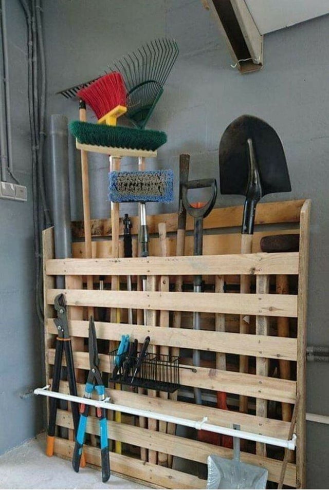 Une idée géniale pour ranger les outils de jardin !