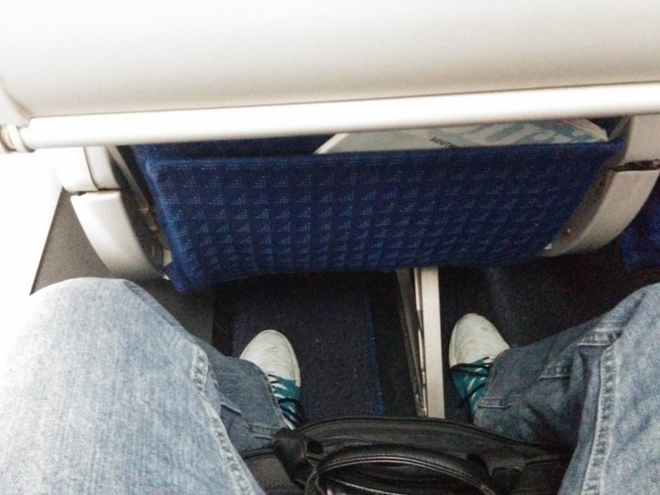 Wenn die Komponenten des Flugzeugs falsch ausgerichtet sind und Sie die Reise antreten müssen, ohne Ihre Füße frei bewegen zu können.