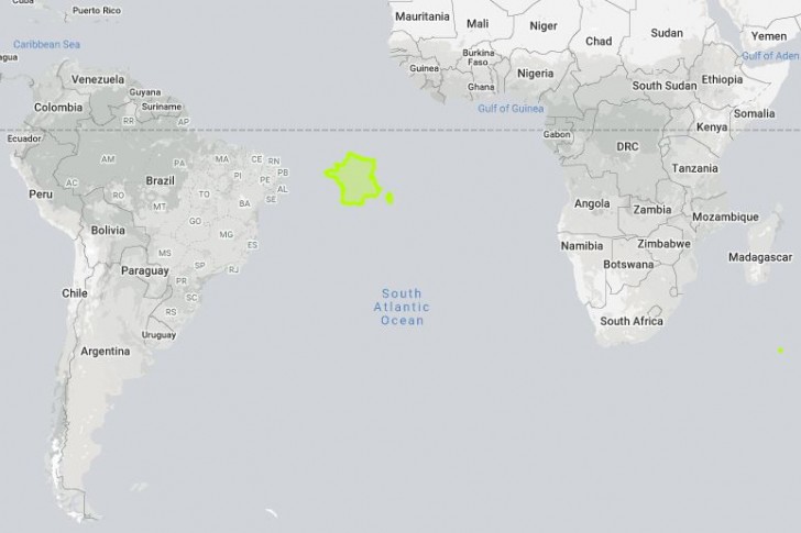 7. Même cette image fait parfaitement comprendre l'immensité de l'Amérique du Sud et de l'Afrique : ce qui se trouve au milieu de l'océan Atlantique, c'est la France !