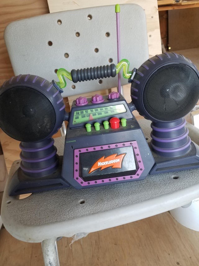 14. Un vero pezzo di anni Novanta: uno stereo Nickelodeon che funziona ancora perfettamente!