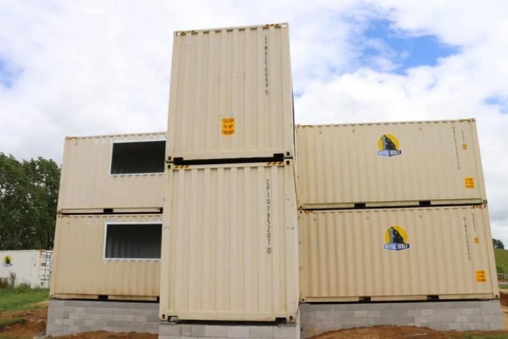 Les maisons containers sont avantageuses par rapport à celles qui sont construites selon des méthodes de construction traditionnelles.