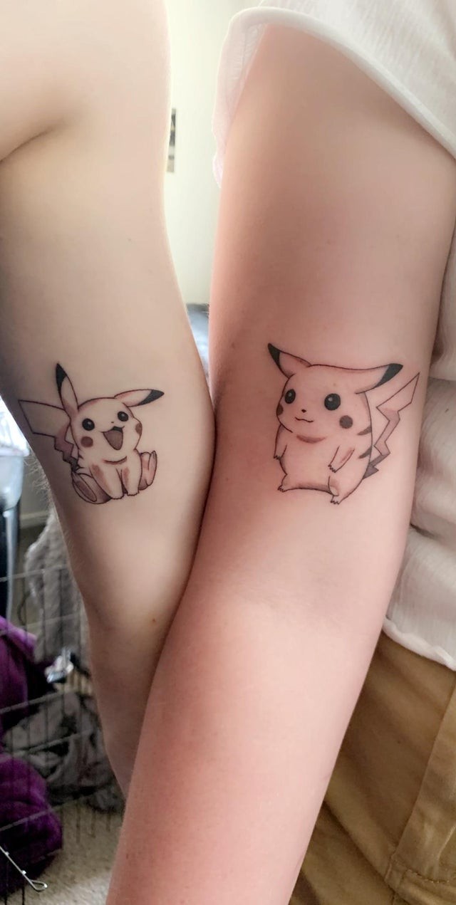 ¡Por lo que parece a estas dos hermanas le gustan los Pokemón!