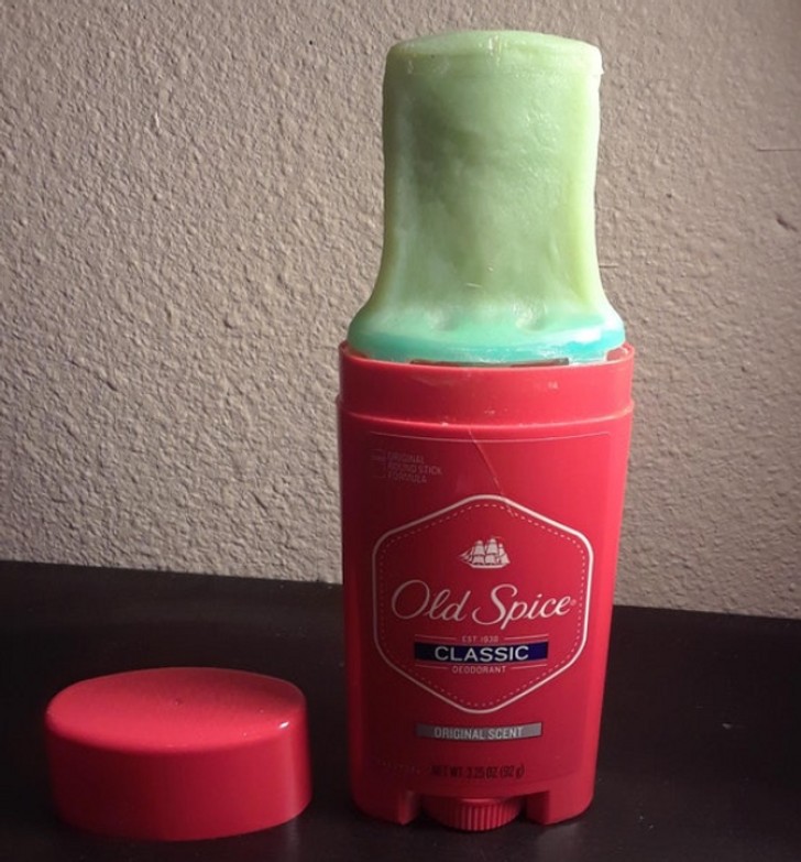 13. Questo deodorante è stato aperto dopo 3 anni... e si vede!