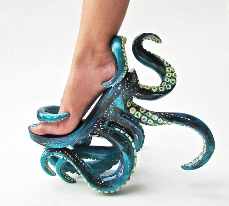 2. Eh bien, que dire... la sandale à tentacules est vraiment originale !