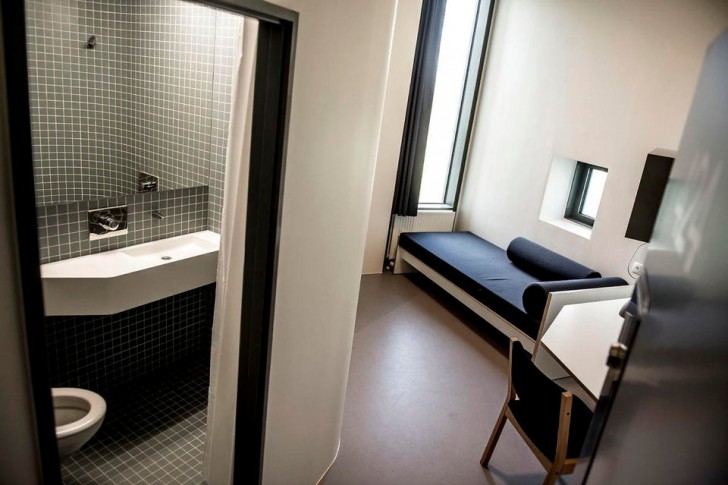 4. Croyez-vous qu'il s'agit d'une cellule de prison de sécurité maximale ? Nous sommes à Stortstrom, au Danemark