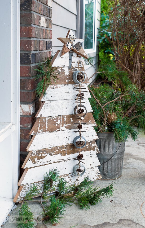 6. Mit Recyclingholz, um auch die Außenseite des Hauses zu dekorieren