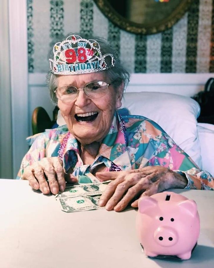 Il compleanno della mia bisnonna: ha compiuto ben 98 anni, e guardate che sorriso!