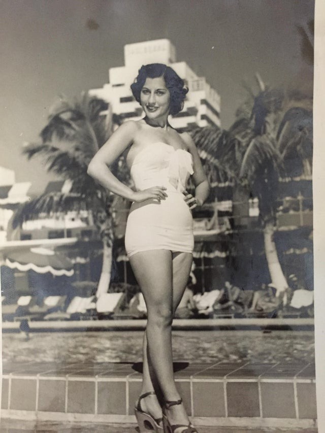 11. Minha avó em Miami Beach em 1962. Simplesmente linda e estilosa!