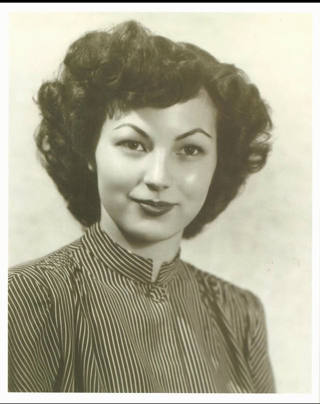 4. "C'était en 1947 et ma mère avait 20 ans sur cette photo... n'était-elle pas belle ?"