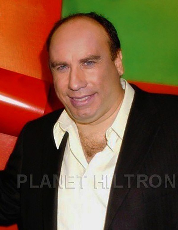 John Travolta ohne die berühmte Grease-Stirnlocke.